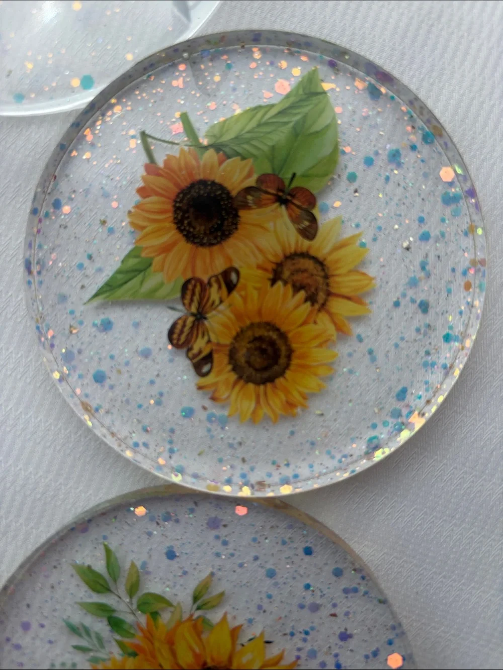 Handmade Set of 5 Sunflower Resin Coasters with Glitter - Picture 3 of 6